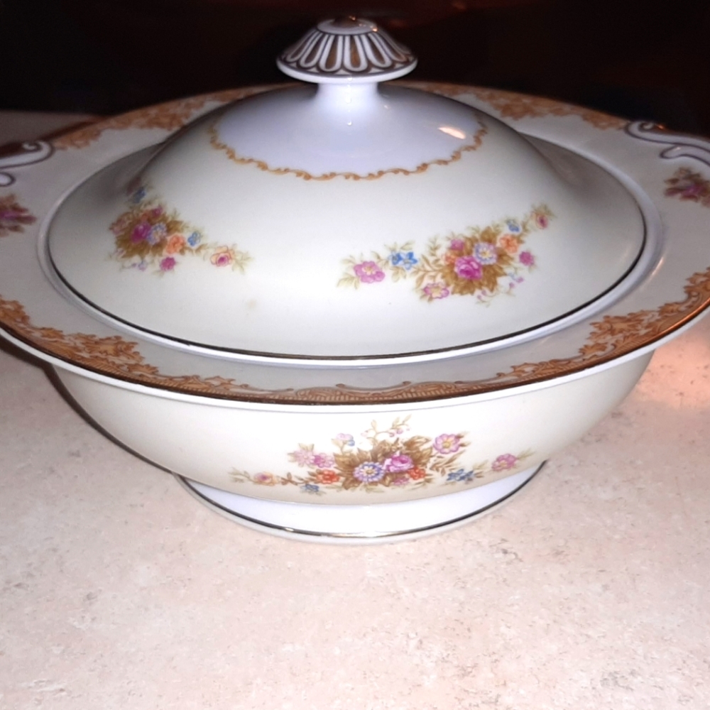 Aladdin Fine China covered bowl